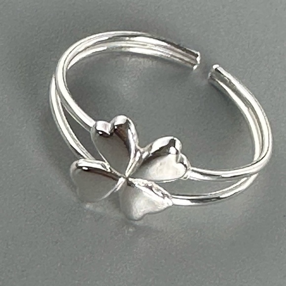 Sterling Silver Adjustable Clover Toe Ring - Picture 4 of 9